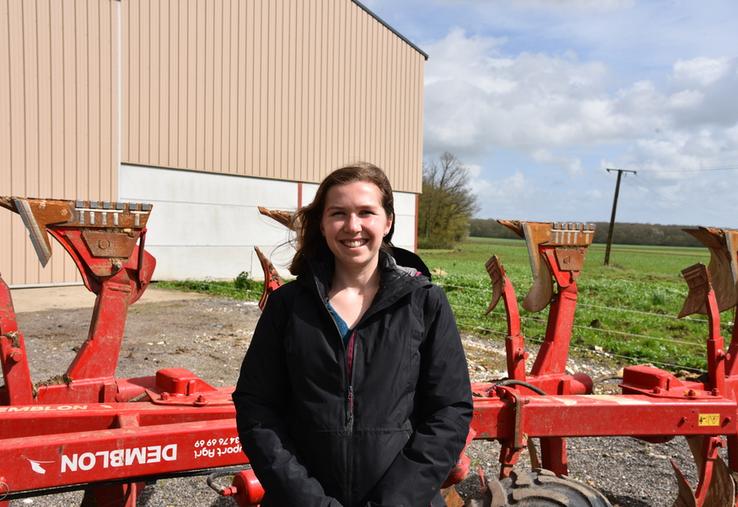 Justine Lemarié, 24 ans, s'installe sur 80 hectares dans la région de Favrieux (Yvelines).