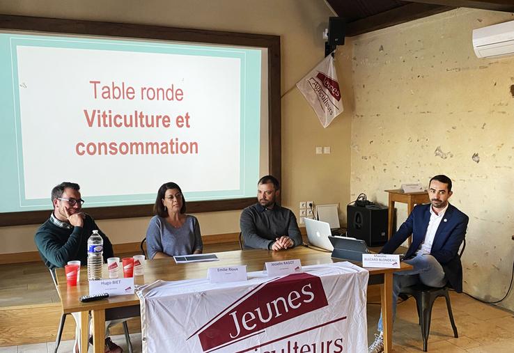 Vendredi 22 mars, à Mennetou-sur-Cher. À l'occasion de son assemblée générale, le syndicat Jeunes agriculteurs Centre-Val de Loire a organisé une table ronde sur l'évolution de la consommation de vin en France.