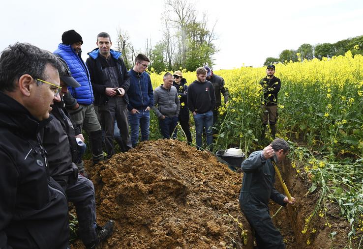 Franck Baechler, conseiller et agriculteur en Sologne, a analysé la fertilité des sols de l'agriculteur qui accueillait la journée TCI.