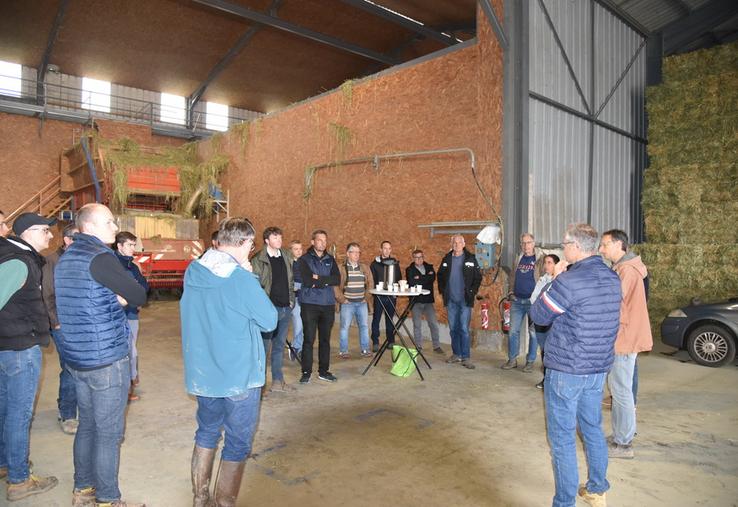 Vendredi 21 juin, à Bernes-sur-Oise (Val-d'Oise). Première étape du tour de plaine : l'exploitation d'Alexandre et Thierry Portier.