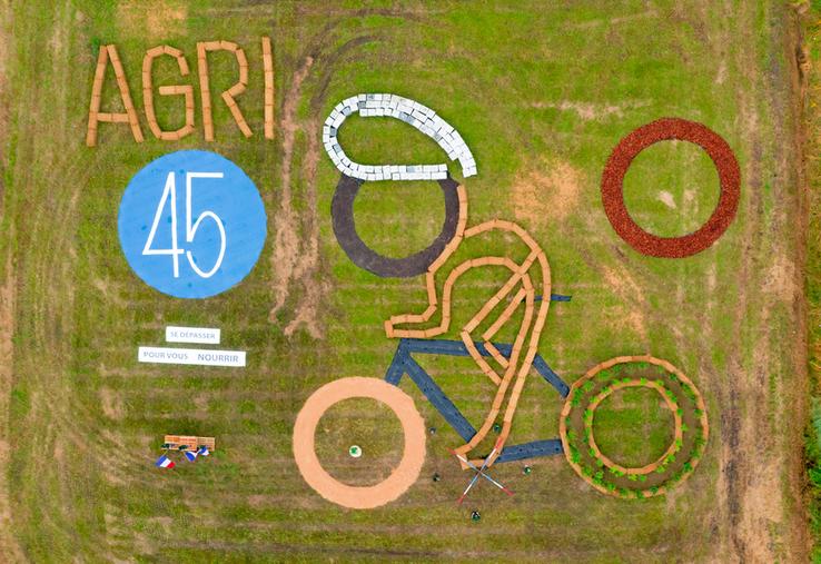 Les agriculteurs du Loiret comptent sur un maximum de voix pour remporter le vote du public qui désignera la plus belle fresque réalisée dans le cadre du Tour de France.