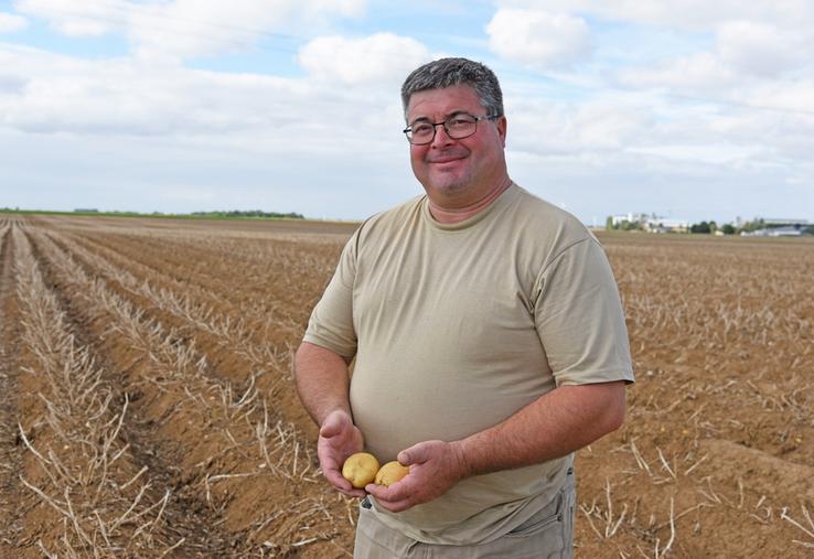 Agriculteur à Épieds-en-Beauce, Thomas Pointereau a implanté deux variétés tardives de pommes de terre qui ne seront récoltées que dans quelques jours.