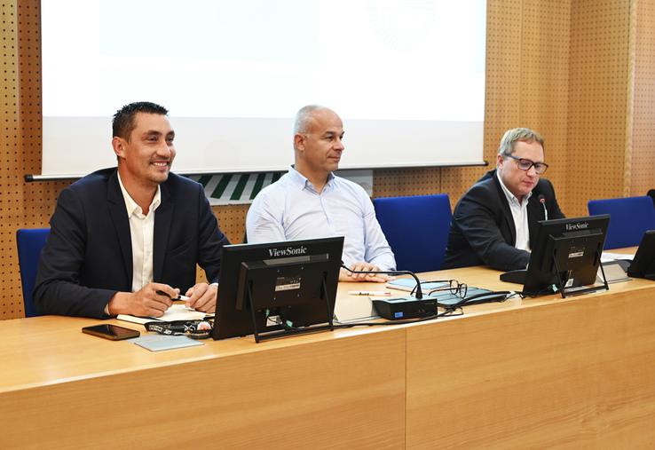 Le 23 septembre, à Paris. Le président de la FNSEA, Arnaud Rousseau a assisté au Conseil agricole francilien. Ici entouré par le président et le secrétaire général de la FRSEA Île-de-France, Damien Greffin et Samuel Vandaele.