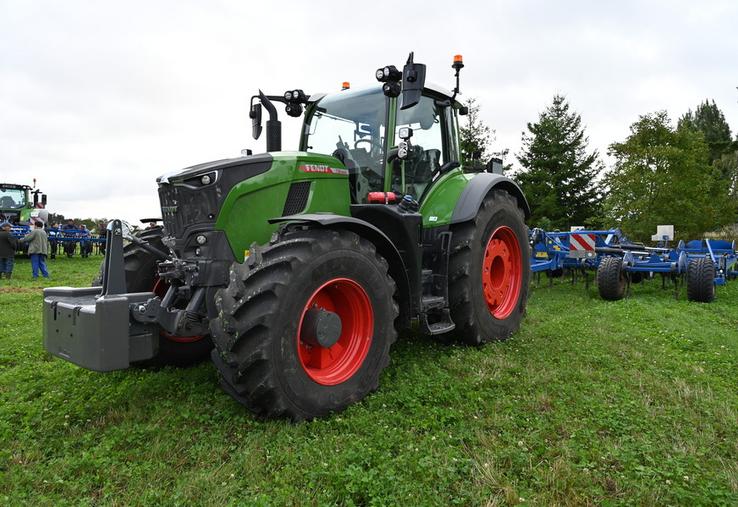 Chez Fendt, la gamme 1000 propose des motorisations de 380 à 517 chevaux, avec un concept de régime moteur abaissé.