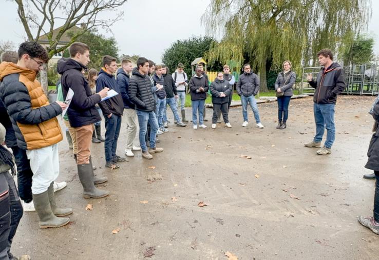 Vendredi 8 novembre, à Ouerray. La première étape de la Journée découverte de la diversification de la Chambre s'est déroulée à la Ferme du Verger, portée par Arnaud Lemaire (à d.).