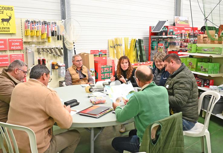 Mercredi 13 novembre, à Noyers-sur-Cher. L'entreprise Pissier, qui développe une activité viticole sur son nouveau site, a organisé une demi-journée technique.