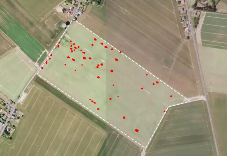 Le survol de la parcelle par drone permet de repérer les adventices et de générer une carte qui sera insérée dans la console du pulvérisateur.