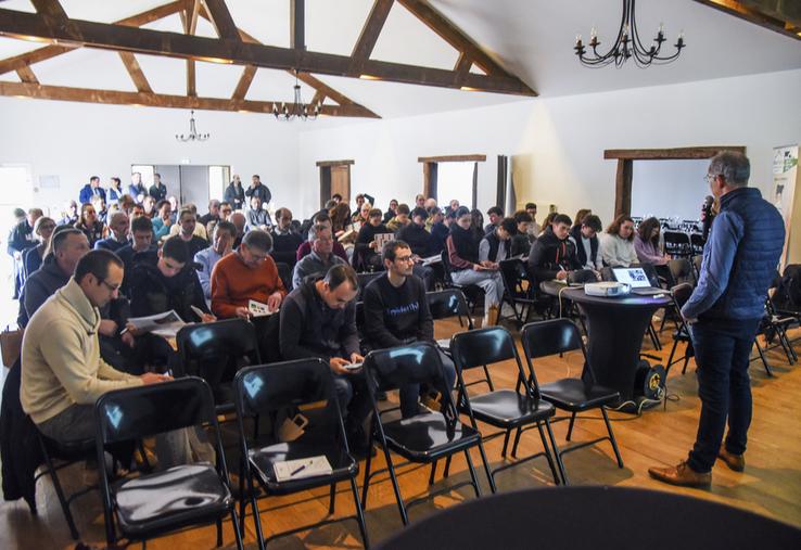 Jeudi 13 mars, à Arcisses (Eure-et-Loir). La Journée technique laitière organisée par Nouri'vrai a débuté par une série d'exposés en salle.