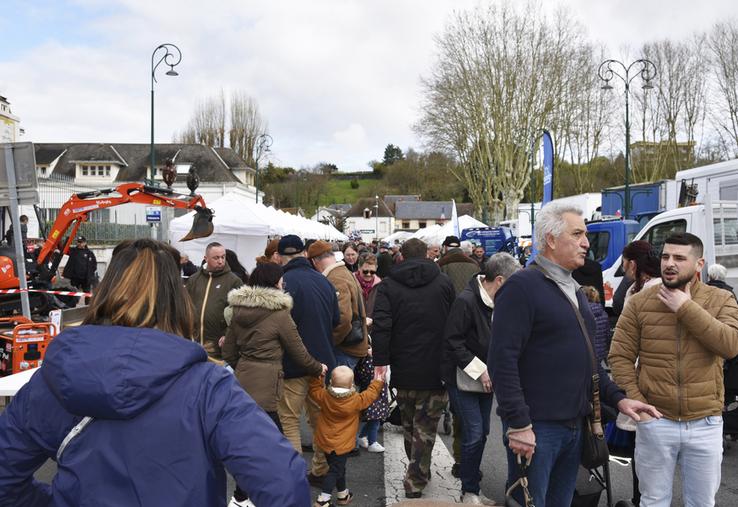 Dimanche 23 mars, à Gien. Contrairement au soleil, le public a répondu présent tout au long de la journée pour la 1 444<SUP>e</SUP> Foire des Cours.