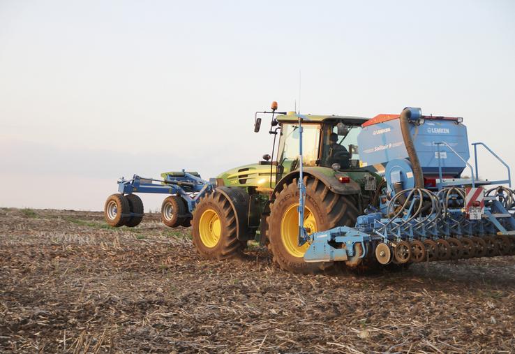 Un tracteur bien entretenu, adapté à l'outil et chaussé de pneumatiques gonflés intelligemment… Voilà la bonne combinaison pour limiter la consommation.