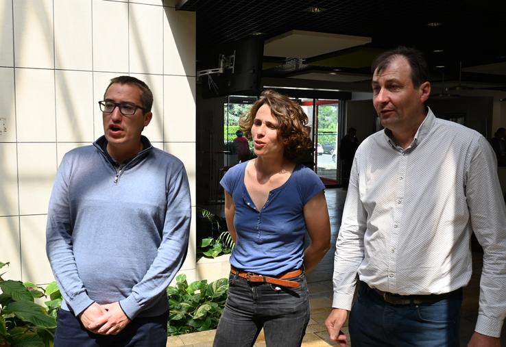 Mercredi 30 avril, à Blois. De gauche à droite : Édouard Legras, nouvellement élu président de la chambre d'Agriculture de Loir-et-Cher (Coordination rurale), Élise Guellier (Confédération paysanne), et Arnaud Bessé, premier vice-président (FNSEA).