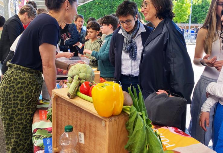 Présente sur place, la préfète Sophie Brocas a montré son soutien à l’opération menée au sein du collège.
