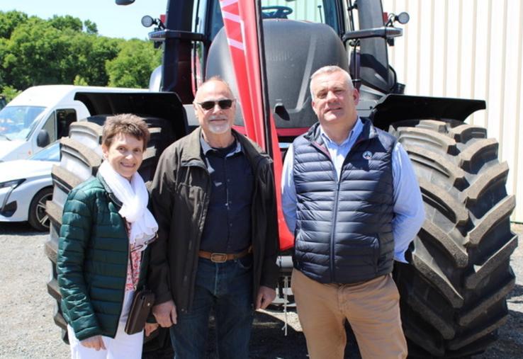 Claudine et Alain Aupart, avec Olivier Dubreuilh (à d.), PDG des Ets De Bruin.