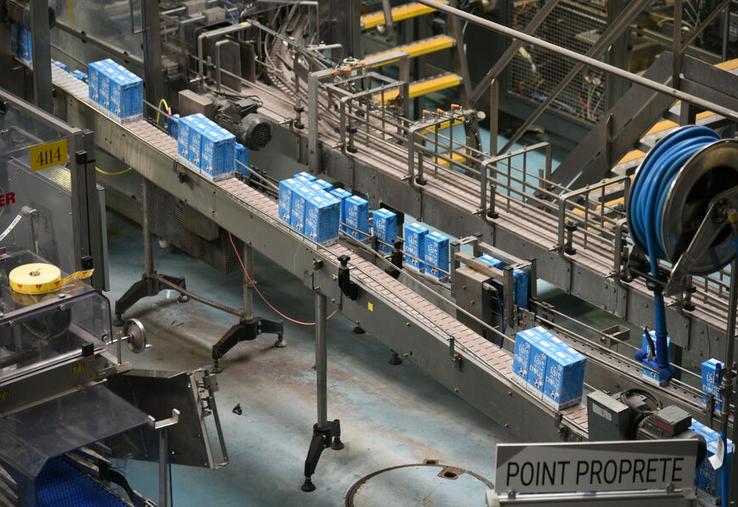 Le visiteur suit le trajet du lait grâce à un parcours en hauteur, pensé pour comprendre chaque phase du process industriel.