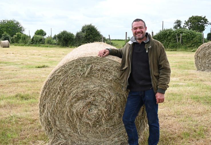 Michael Fresnay est cogérant de la Ferme de l'étang avec sa femme Cathy. Ils élèvent ensemble un élevage de cervidés.
