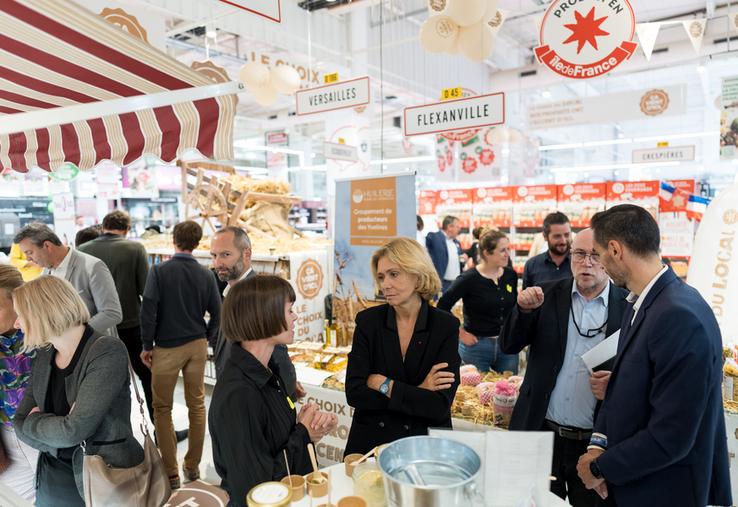 Mercredi 4 juin, à Plaisir (Yvelines). Valérie Pécresse était présente à l'hypermarché Auchan pour annoncer le renforcement du partenariat entre l'enseigne et la marque Produit en Île-de-France.