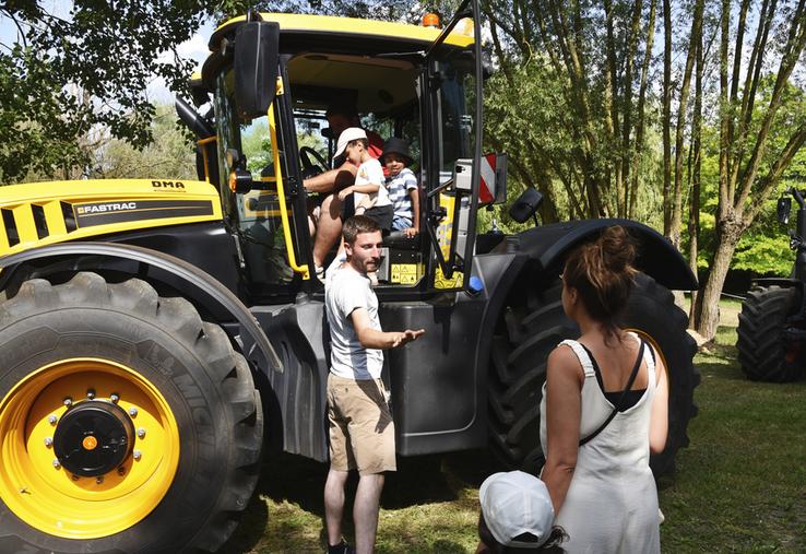 Vendredi 13 juin, à Étampes (Essonne). Les Jeunes agriculteurs ont réalisé 800 baptêmes de tracteurs durant le week-end.