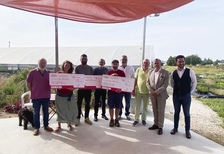 Mardi 10 juin, à Blois-Vienne. Le réseau Initiative Loir-et-Cher a remis un chèque de 20 000 euros à trois jeunes installés récemment.