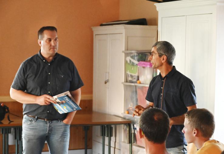 Nicolas Jardin, analyste chez Synetics, est venu présenter les nouveaux taureaux prêt à poser jeudi 3 juillet dernier à Épuisay. 