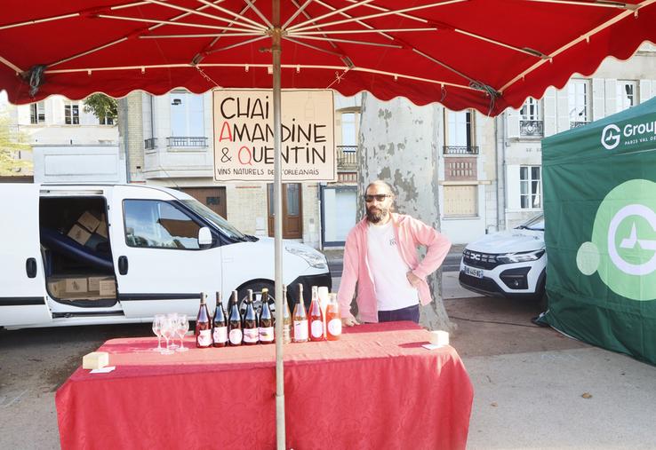 Amandine et Quentin, vignerons à Orléans, signent des cuvées naturelles « 100 % raisin » et font rayonner les appellations Orléans et Orléans-Cléry aux côtés de leurs vins de France.