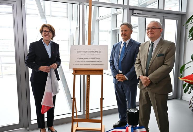 Jeudi 4 septembre, à Saclay (Essonne). La ministre de l'Agriculture a inauguré le campus Agro Paris-Saclay aux côtés des directeurs d'AgroParisTech et de l'Inrae. 