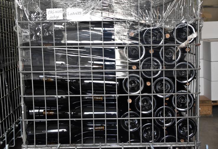 Aujourd'hui, le recyclage des bouteilles en verre constitue la norme. Mais une dynamique est en marche pour aller vers le système de consigne, qui réduirait significativement l'empreinte carbone des domaines viticoles.