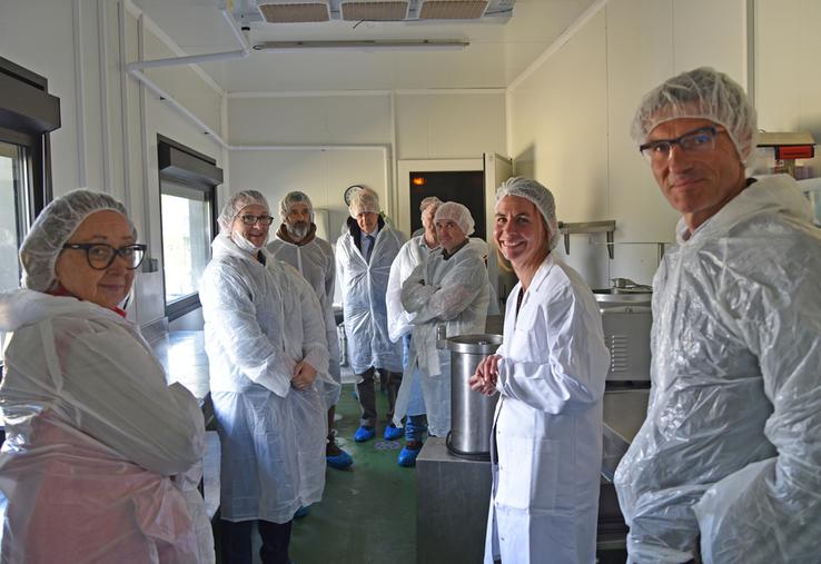 Gazeran (Yvelines), lundi 15 septembre. Une cinquantaine de personnes ont pu assister par petit groupe à une visite de l'atelier.