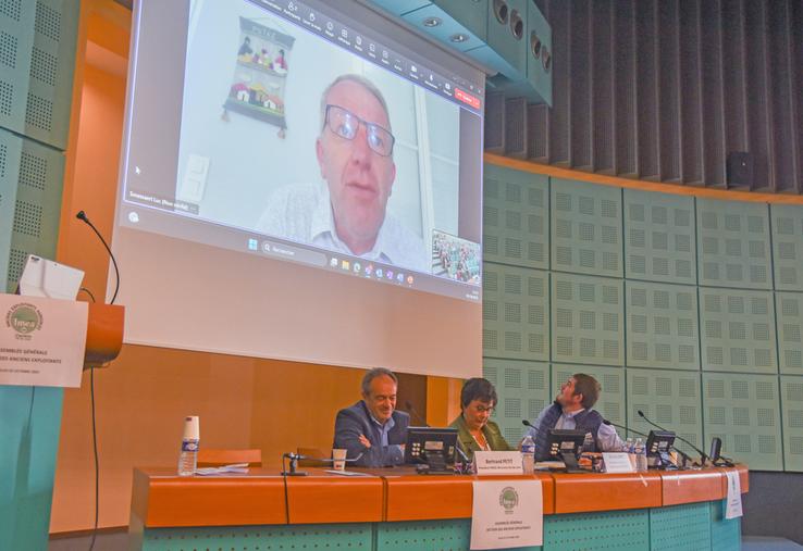Jeudi 2 octobre, à Chartres. Le vice-président de la FNSEA, Luc Smessaert, est intervenu en visio lors de l'assemblée générale de la section des anciens.