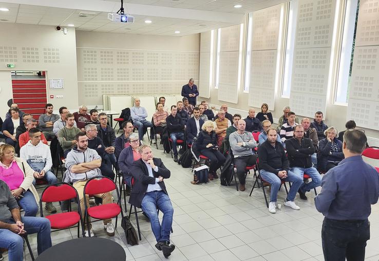 Faÿ-lès-Nemours, mercredi 24 septembre. Réunion des adhérents du secteur sud en présence du président de la chambre d'Agriculture, Damien Greffin.