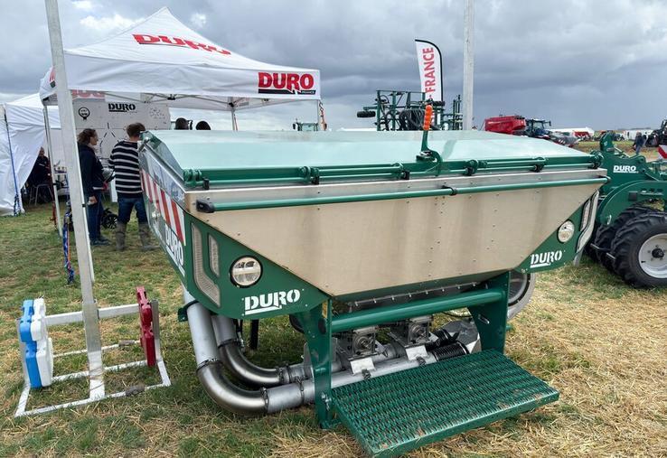 Produit phare de Duro-France, la trémie frontale Eole a considérablement évolué grâce à une gestion électronique entièrement repensée.