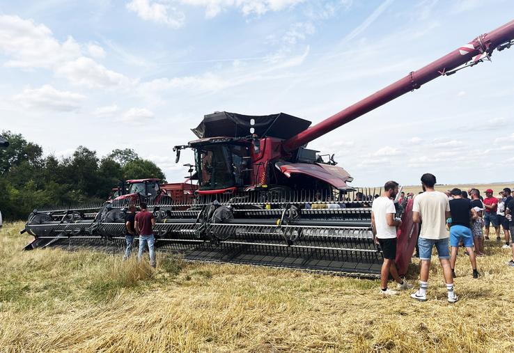 Présentée au champ en juillet dernier en Eure-et-Loir, l'AF10 de Case IH a suscité curiosité et intérêt. 