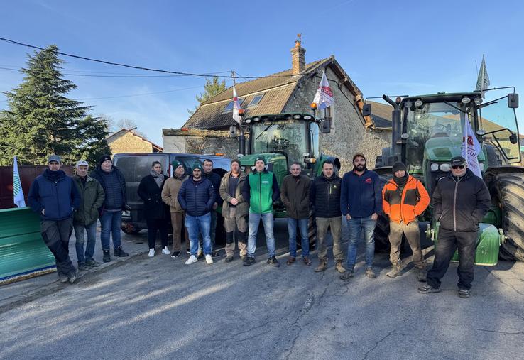 Mardi 18 novembre, à Nainville-les-Roches (Essonne). La mobilisation de la FDSEA a permis de bloquer un premier contrôle dans la matinée.