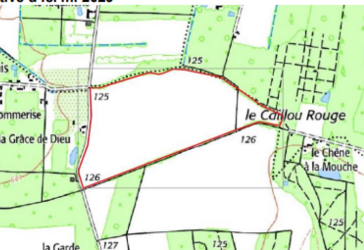 Située entre le Caillou-Rouge et la Grâce-de-Dieu, la parcelle d’un peu plus de 31 hectares accueillera à l’horizon 2029 un élevage bovin bio couplé à une production d’énergie solaire.