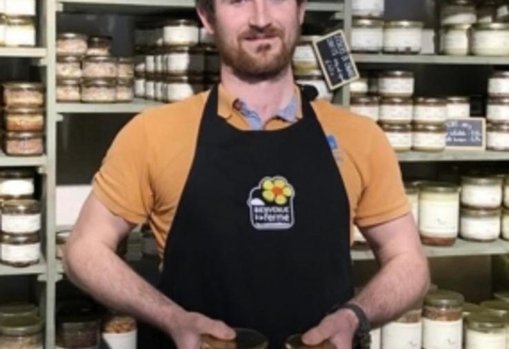 Jeffrey Vanhalst est éleveur de canard à Bazainville (Yvelines). 