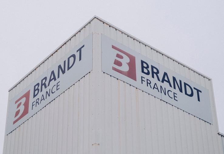 Le site de Brandt à Saint-Jean-de-la-Ruelle fait l’objet d’un projet de reprise partielle, actuellement à l’étude, qui pourrait permettre le maintien d’une activité industrielle et de plusieurs emplois.