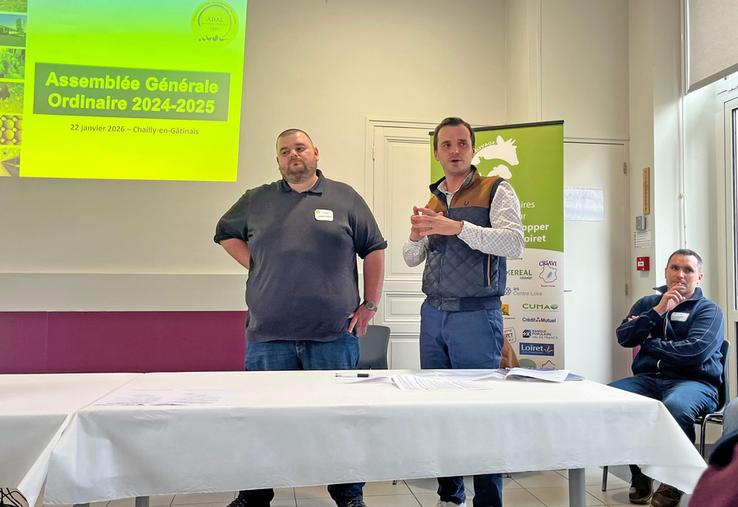 Jeudi 22 janvier, à Chailly-en-Gâtinais. Guillaume Foucher, président de l’Adal, et Valentin Caron, président de la chambre d'Agriculture du Loiret, ont signé une convention formalisant leur partenariat.