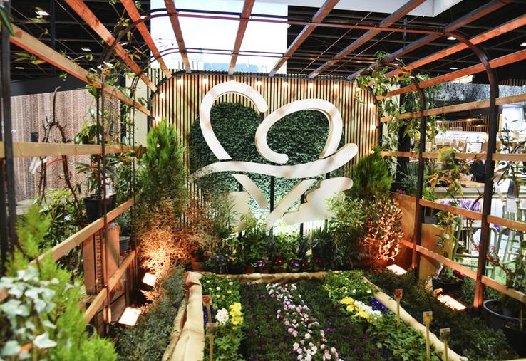 Avec une scénographie végétale fraîche et lumineuse, le stand du Centre-Val de Loire revendique son identité de « jardin de la France » auprès des visiteurs du Salon international de l’agriculture.