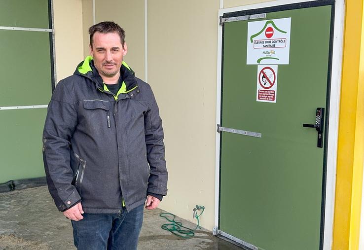 Le 23 février, à Maillebois. Alexandre Maisons produit du poulet de chair avec Huttepain et a modernisé les deux bâtiments installés par son père.