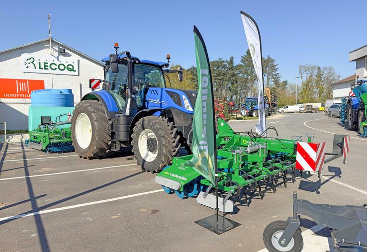 Mercredi 18 mars, à Boisville-la-Saint-Père. Un équipement classique et de saison, Synchrospire devant et Combigerm derrière, présenté par Franquet chez Lecoq.