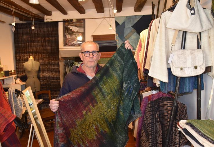 Jeudi 2 avril, à Vétheuil (Val-d'Oise). François Vieillard tient une boutique toute l'année où il vend ses créations sur commande.