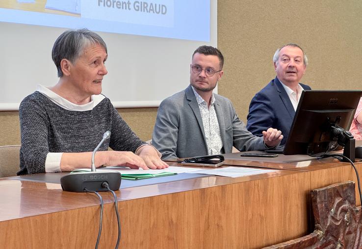 Le 9 avril, à Chartres. Pour faire face à une concurrence féroce, Gîtes de France Eure-et-Loir, présidée par Annie Constantin, fait appel à Florent Giraud (au c.) pour se développer.