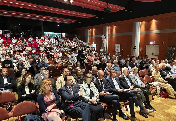 Nemours, mardi 2 juin. Près de 330 agriculteurs et invités ont pu échanger avec le président de la FNSEA, Arnaud Rousseau, et le sénateur Laurent Duplomb.