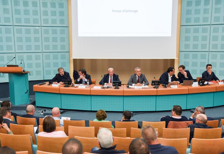 Jeudi 11 juin, à Chartres. À l'initiative du préfet d'Eure-et-Loir, une réunion d'information a rassemblé les agriculteurs concernés par le projet d'autoroute A 154-A 120 et l'ensemble des acteurs du dossier.