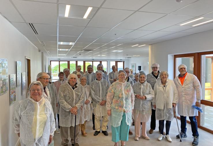 Provins, mardi 9 juin. Les anciens exploitants ont visité par groupe les installations d'Approv'halles, première unité nationale transformant volailles, fruits et légumes à destination des collèges seine-et-marnais et de lycées de l'académie de Créteil.