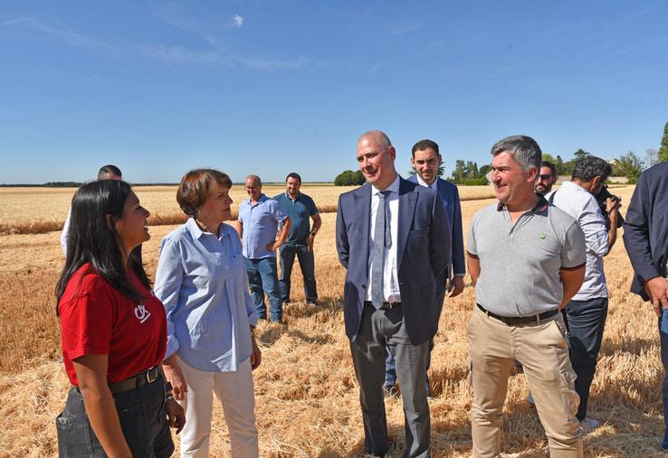 Lors de la visite de la ministre de l’Agriculture dans le Loiret, la FNSEA 45 a porté plusieurs dossiers d’urgence, de l’accès à l’eau aux difficultés des filières, en appelant à des réponses concrètes.