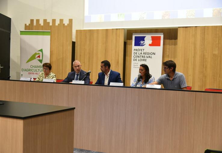 Vendredi 17 juillet, à Orléans (Loiret). La feuille de route régionale pour la souveraineté alimentaire a été présentée. Elle s’appuie sur les contributions de près de 800 acteurs et dresse les priorités filière par filière afin de produire, transformer et conserver davantage de valeur en Centre-Val de Loire.