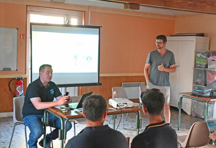 Le syndicat Prim'Holstein de Loir-et-Cher a organisé une soirée génétique jeudi 9 juillet à Épuisay avec une vingtaine de participants. 