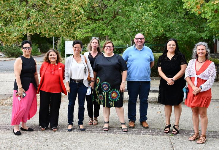 Chailly-en-Brie, lundi 31 août. L'équipe de direction de La Bretonnière avec, de g. à d., Nora Boudjadja, responsable vie de centre CFA, Caroline Bouhours, directrice du CFA, Claire Le Bigot, directrice régionale adjointe de l'Agriculture et de la Forêt, Céline Prévost, CPE du lycée, Valérie Rinteaux, directrice de l'établissement et proviseure du lycée, Xavier Demante, secrétaire général, K. Attal, responsable pédagogique CFA, et Cécile Dumas, proviseure-adjointe du lycée.
