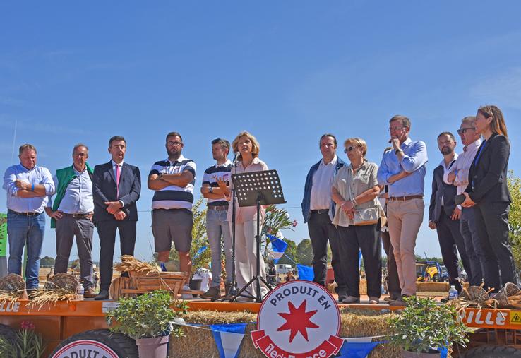 Samedi 5 septembre, à Attainville (Val-d'Oise). Au Festival de la terre, la présidente de Région, Valérie Pécresse, est venue annoncer une aide résilience de 5 millions d'euros pour les agriculteurs.