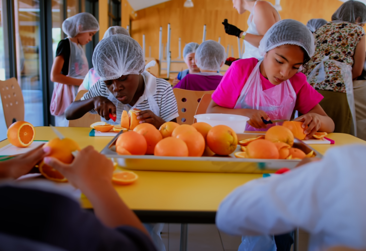 L’éducation à l’alimentation doit permettre aux jeunes de mieux comprendre ce qu’ils mangent, de la production agricole jusqu’à l’assiette.